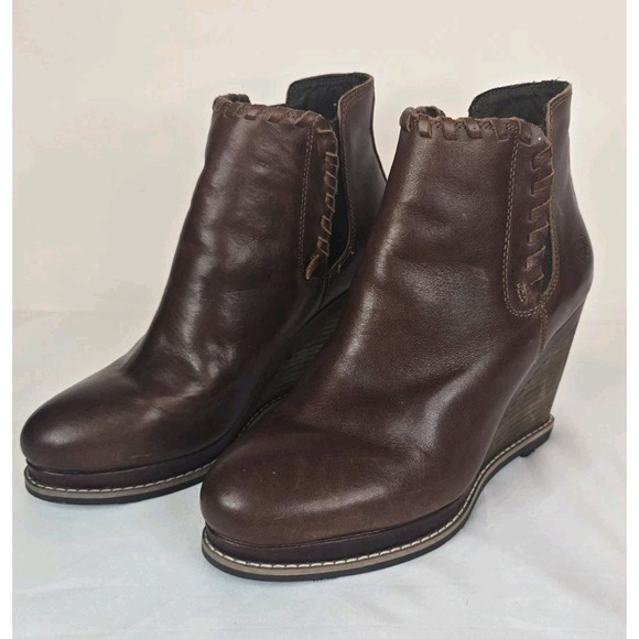 Ariat Shoes - Ariat Belle Wedge Fashion Boots Women's Size 7.5B